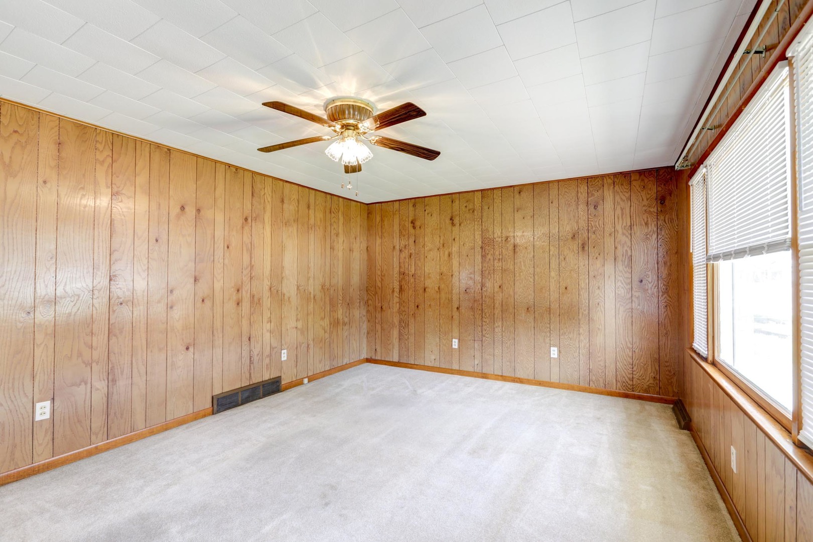 135 Ottawa Road Paxton, IL 60957 - Photo 5 of 21 a view of an empty room with a window