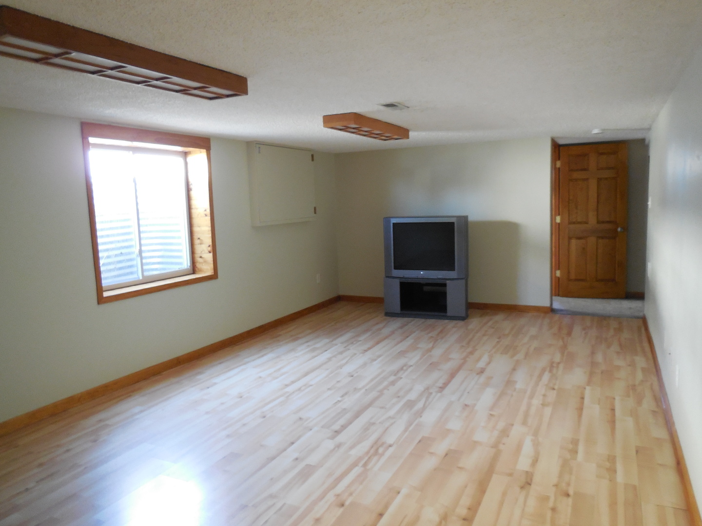 1220 Robin Road Dixon, IL 61021 - Photo 13 of 18 a view of empty room with wooden floor and fan