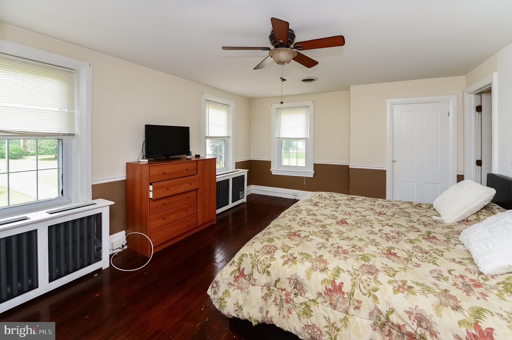 53 Quaker Road Mickleton, NJ 08056 - Photo 14 of 29 Master bedroom w/original hardwood flooring!