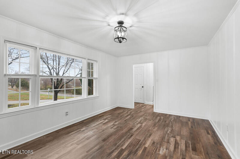 460 Ash Street Morristown, TN 37813 - Photo 21 of 30 Living room-Foyer