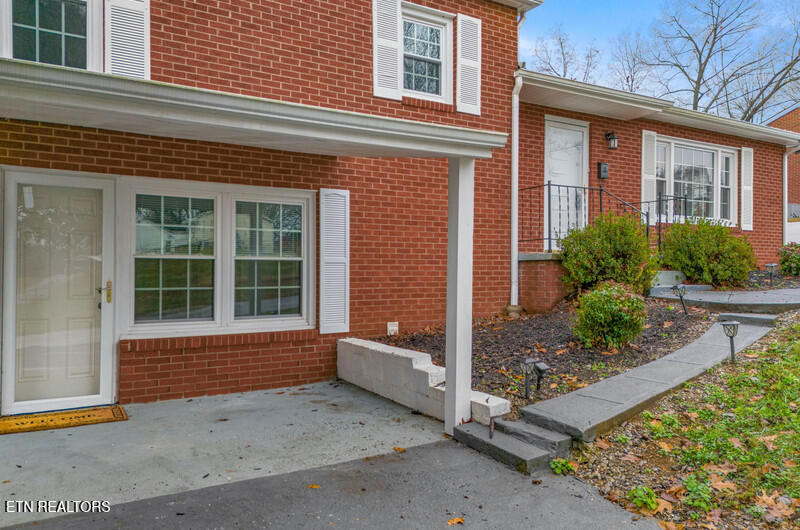 460 Ash Street Morristown, TN 37813 - Photo 4 of 30 Lower Entrance