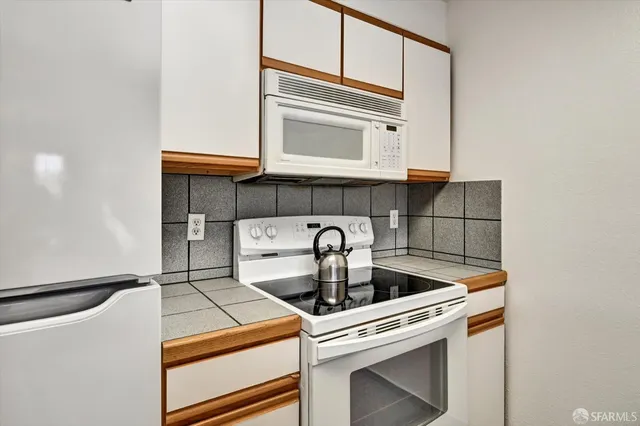 $879,000 | 1678 Wallace Avenue, San Francisco, CA 94124