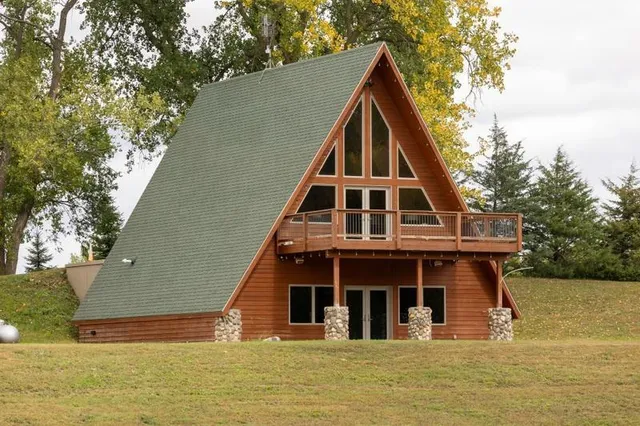 $1,400,000 | 1323 230th Avenue, Fairmont, MN 56031