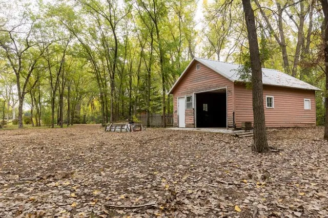 $1,400,000 | 1323 230th Avenue, Fairmont, MN 56031