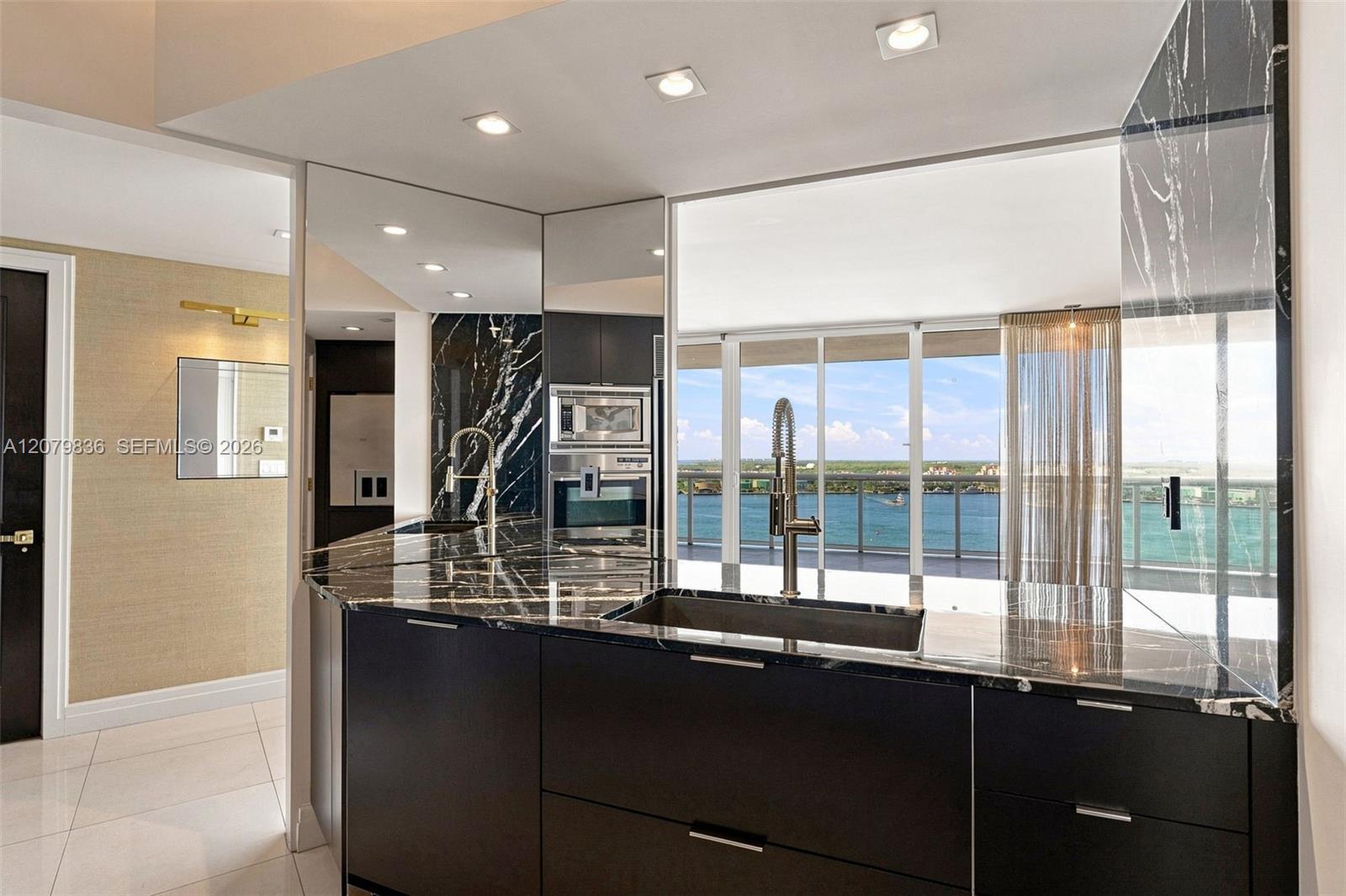 400 Alton Road, Unit 1804 Miami Beach, FL 33139 - Photo 12 of 35 Gallery Image 12