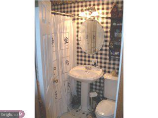 1339 Locust Street Reading, PA 19604 - Photo 5 of 6 Gallery Image 5