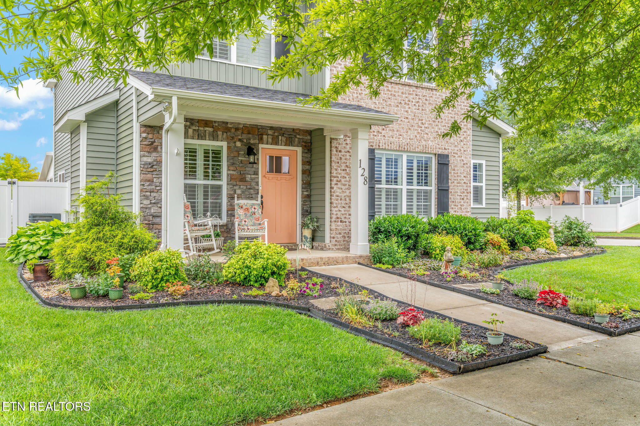 128 Hackberry Street Oak Ridge, TN 37830 - Photo 8 of 60 9-web-or-mls-128 Hackberry Street-10
