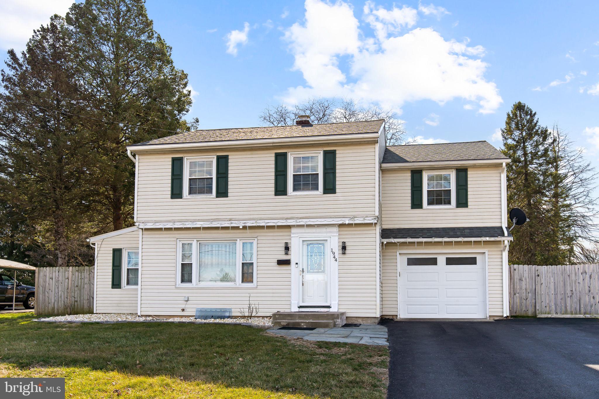 1944 Hemlock Road Lancaster, PA 17603 - Photo 1 of 35 Gallery Image 1