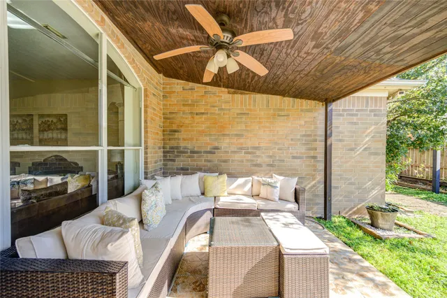 $319,500 | 19631 Oakwood Falls Trail, Houston, TX 77084