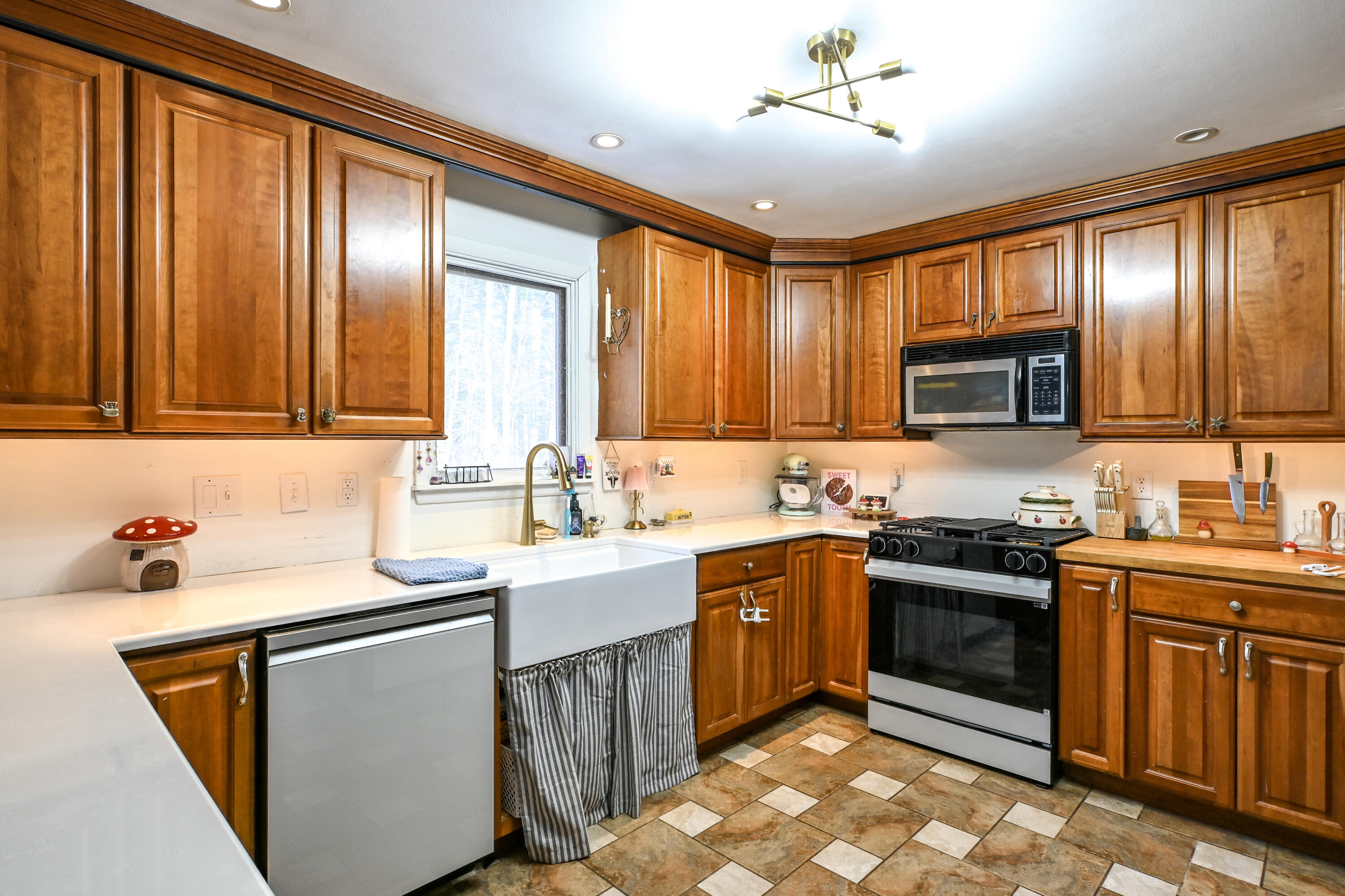 57 Wescott Road Gorham, ME 04038 - Photo 7 of 28 57WescottRd-14