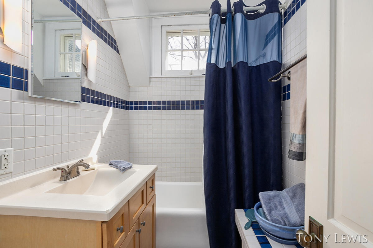 17674 West Spring Lake Road Spring Lake, MI 49456 - Photo 23 of 57 full bathroom