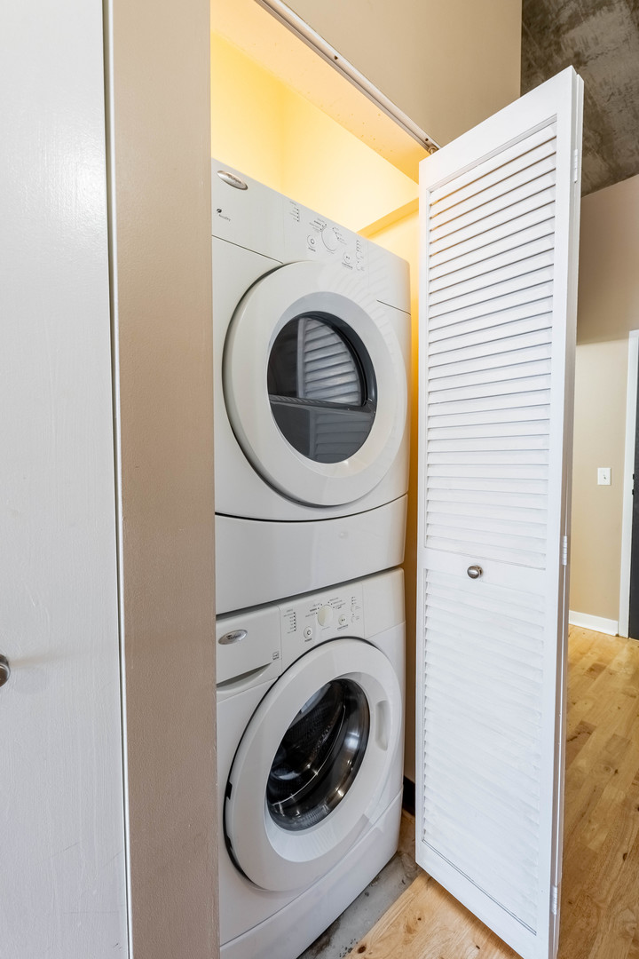 50 East 16th Street, Unit 411 Chicago, IL 60616 - Photo 15 of 22 a utility room with dryer and washer