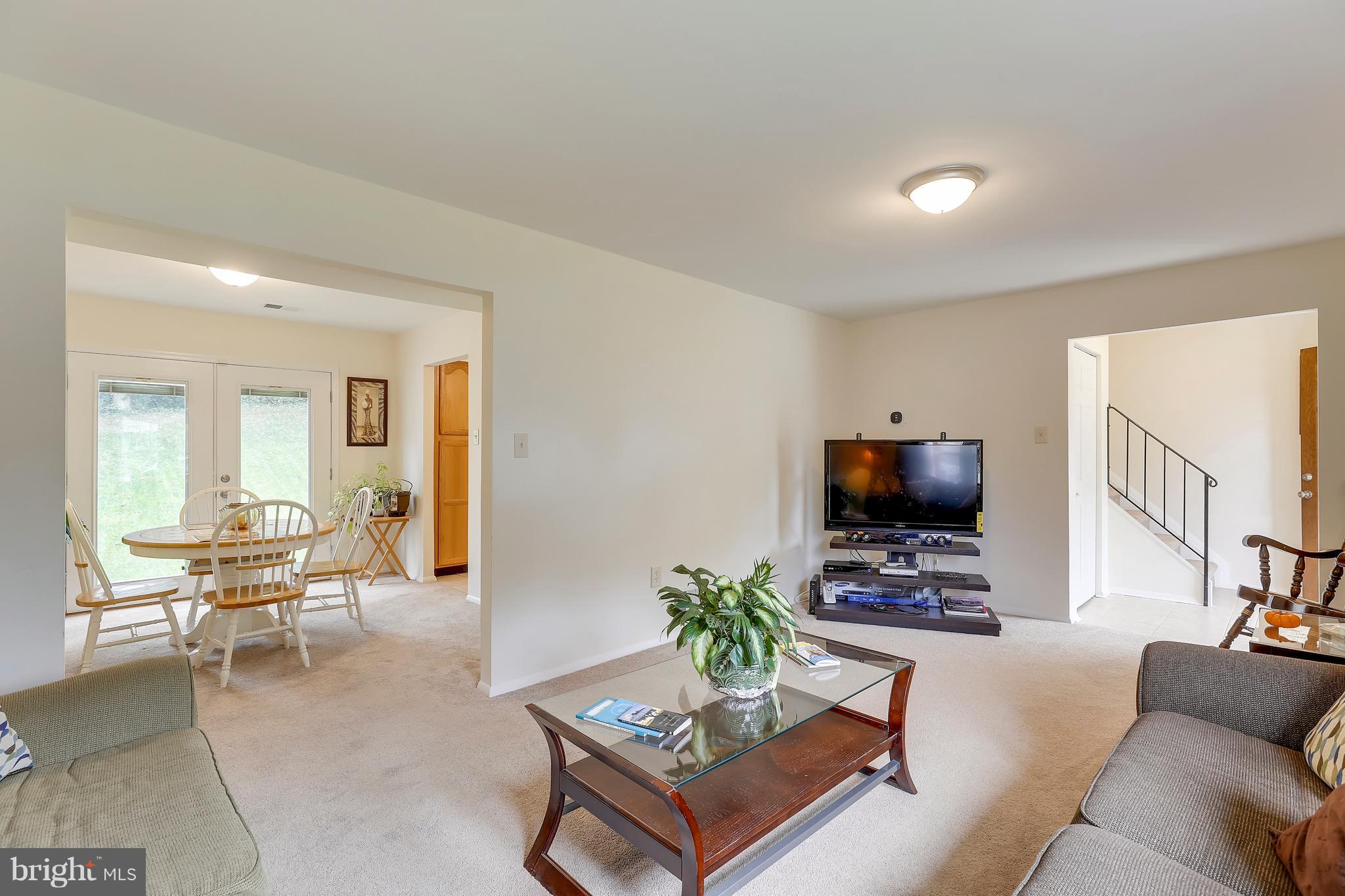 1318 Greyswood Road Odenton, MD 21113 - Photo 5 of 30 Main Living room