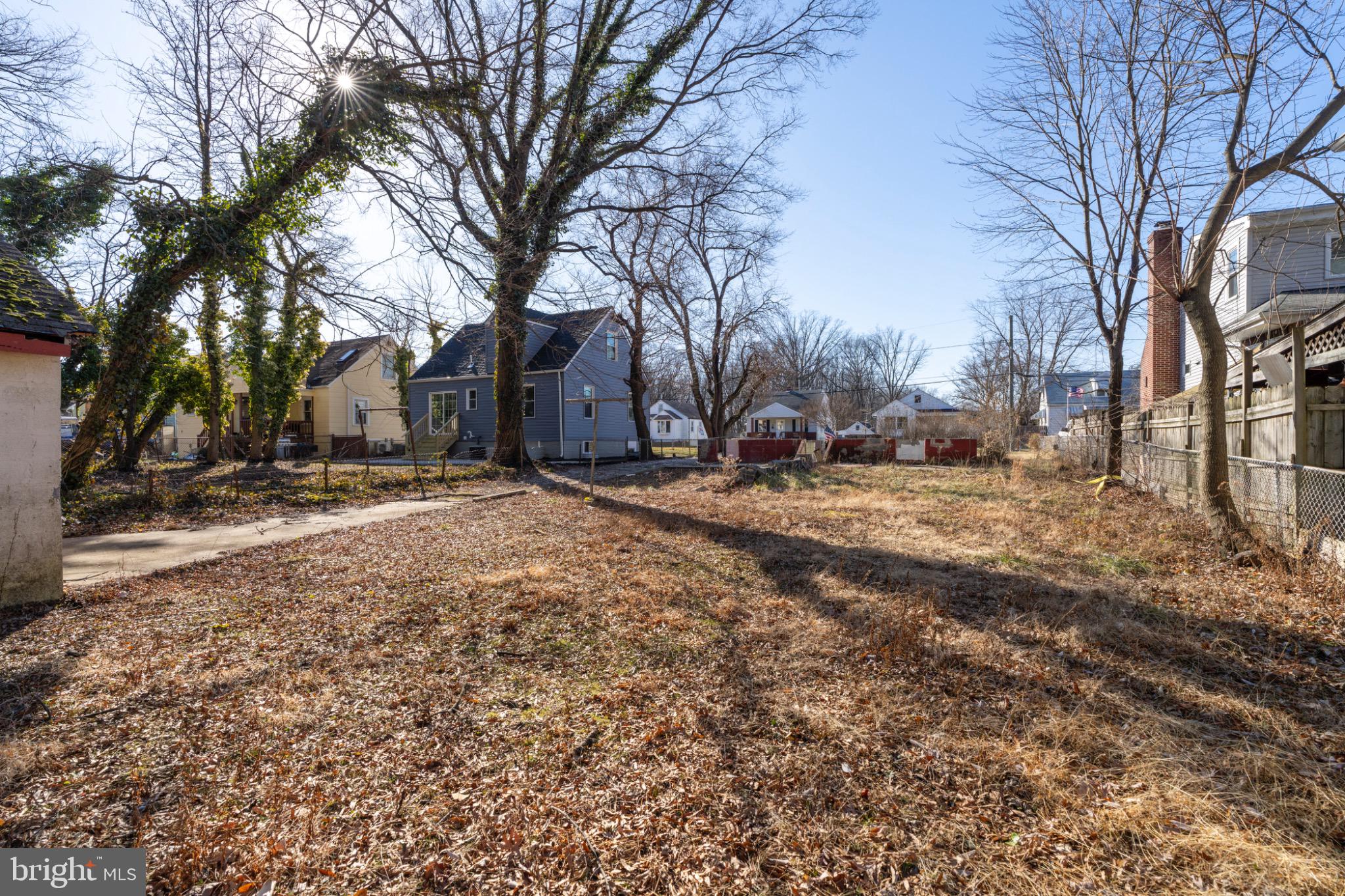 25 Pelczar Avenue Baltimore, MD 21221 - Photo 2 of 14 Large rear yard for your dream home.