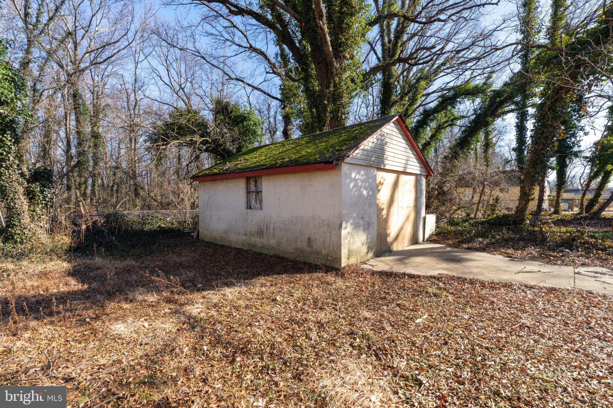 25 Pelczar Avenue Baltimore, MD 21221 - Photo 8 of 14 Charming oversized one car garage at rear of lot.