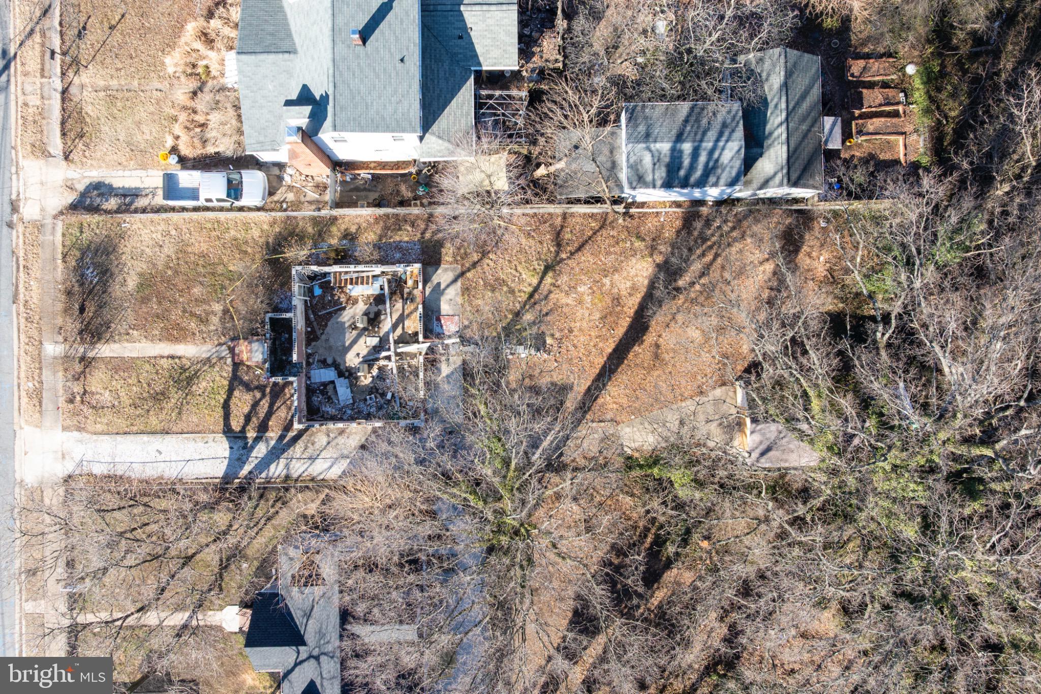 25 Pelczar Avenue Baltimore, MD 21221 - Photo 9 of 14 Aerial view of a tranquil lot.