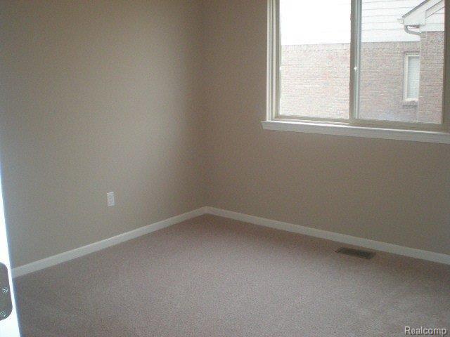 22398 Brantingham Road Macomb, MI 48044 - Photo 24 of 33 22 bdrm 2.jpg