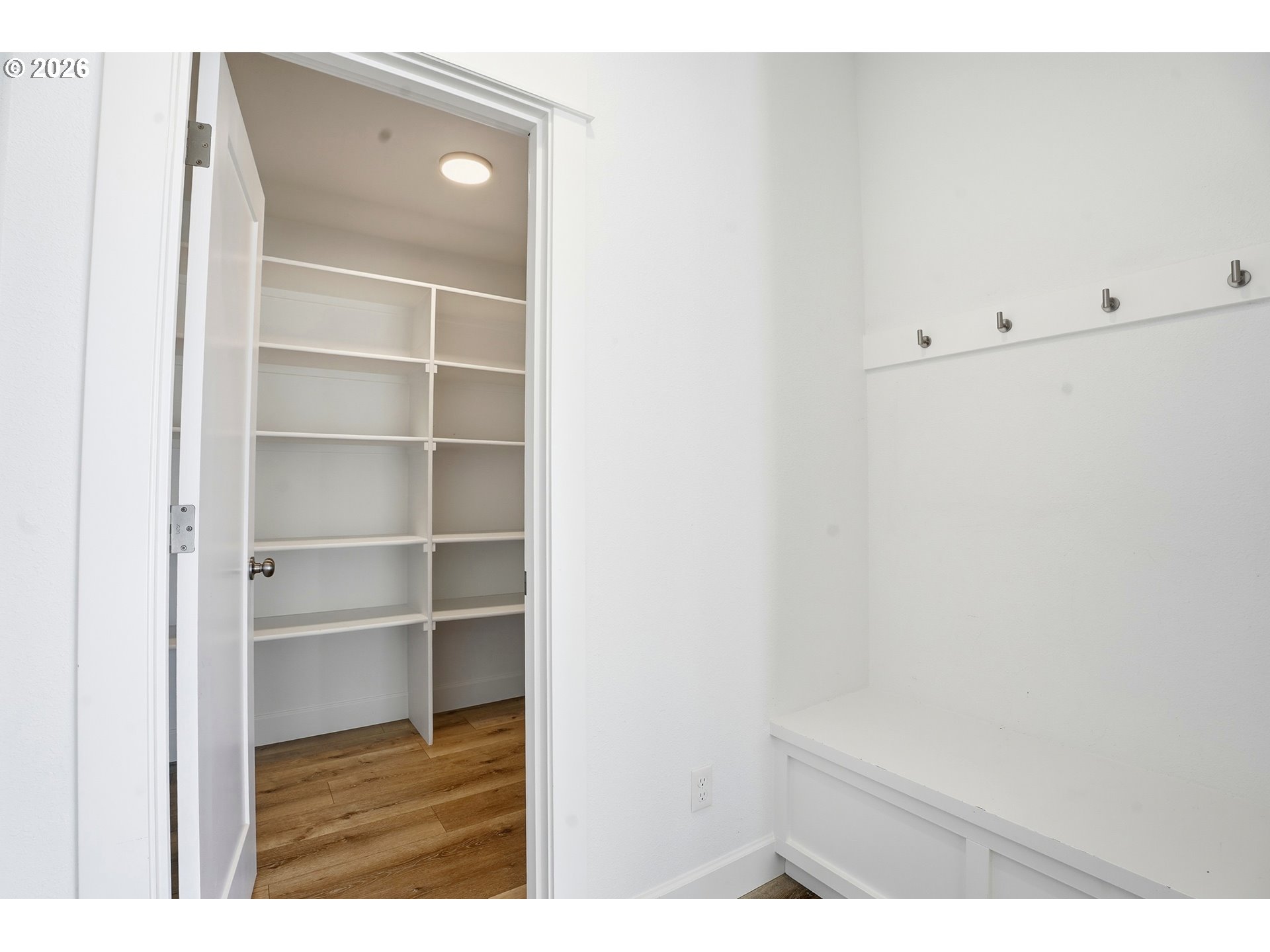 14146 South Cleveland Street Oregon City, OR 97045 - Photo 14 of 46 a room with cabinet and utility