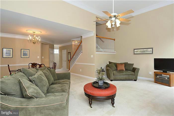13606 Mills Farm Road Rockville, MD 20850 - Photo 11 of 30 Living Room