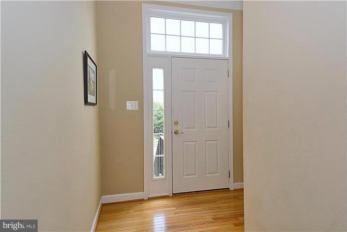 13606 Mills Farm Road Rockville, MD 20850 - Photo 4 of 30 Foyer