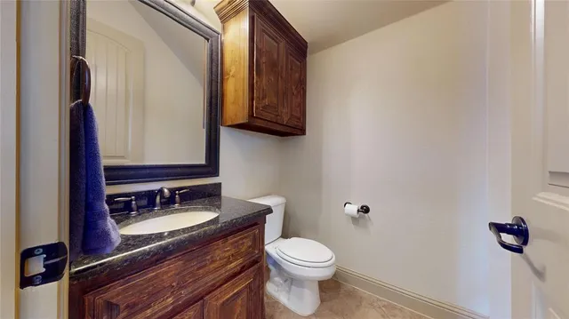 a view of a livingroom with furniture