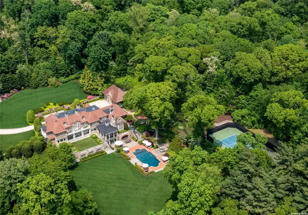 $28,000,000 | 6 A Spring Hill Lane, Old Westbury, NY 11568