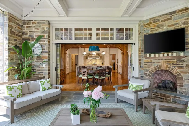 $28,000,000 | 6 A Spring Hill Lane, Old Westbury, NY 11568