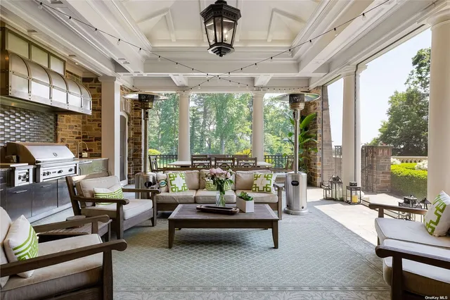 $28,000,000 | 6 A Spring Hill Lane, Old Westbury, NY 11568