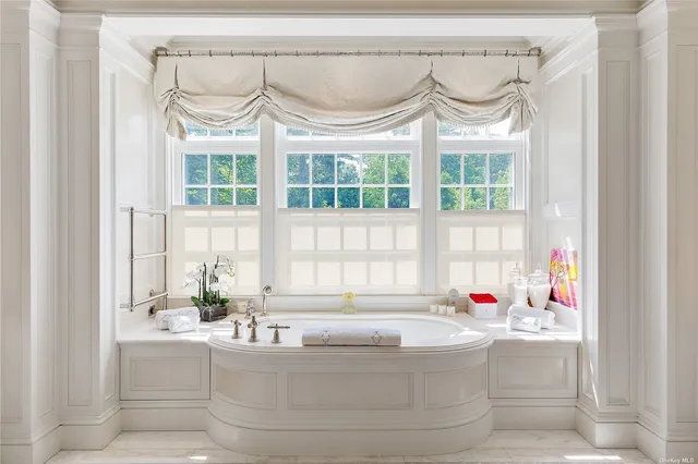 $28,000,000 | 6 A Spring Hill Lane, Old Westbury, NY 11568