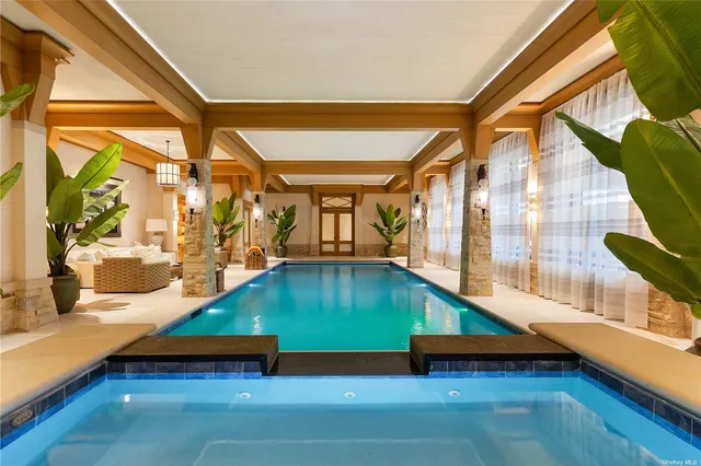 $28,000,000 | 6 A Spring Hill Lane, Old Westbury, NY 11568