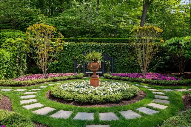 $28,000,000 | 6 A Spring Hill Lane, Old Westbury, NY 11568