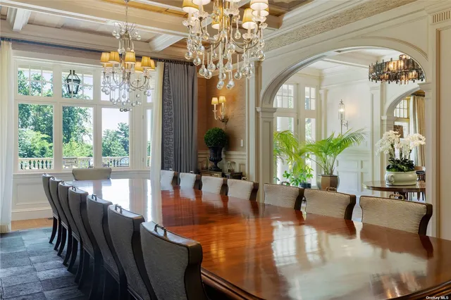 $28,000,000 | 6 A Spring Hill Lane, Old Westbury, NY 11568