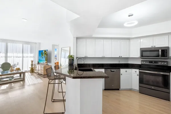 $5,700 | 1800 Sunset Harbour Drive, Unit 803, Miami Beach, FL 33139