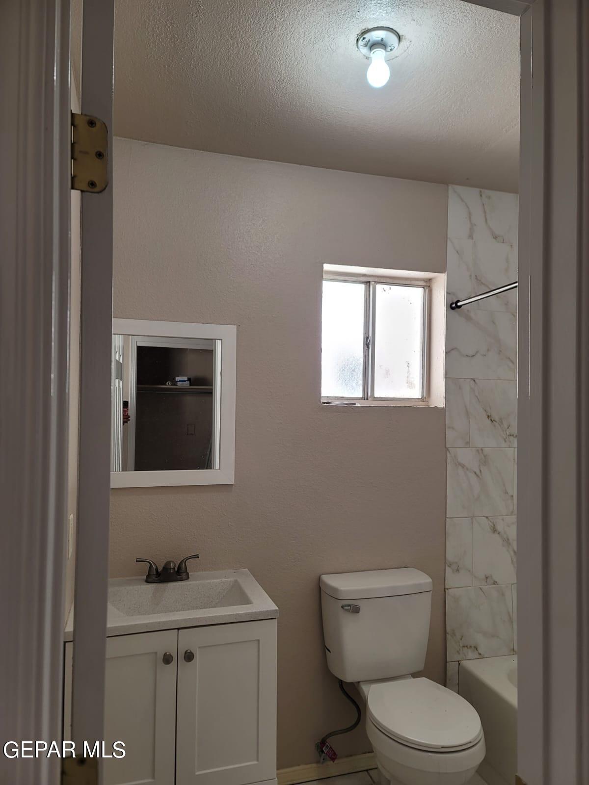 324 Valley Fair Way El Paso, TX 79907 - Photo 10 of 82 1a7bf612-b329-4cd1-a734-488906638783