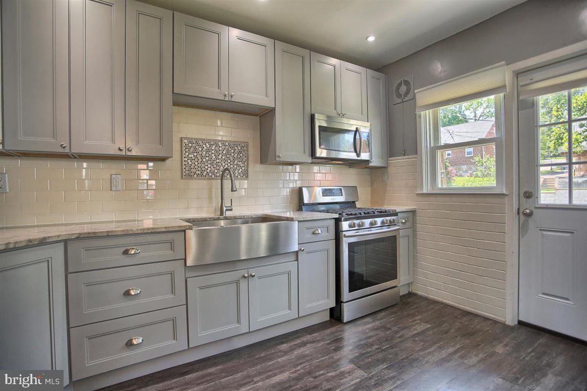 7362 Ryers Avenue Philadelphia, PA 19111 - Photo 12 of 41 Beautifully updated kitchen