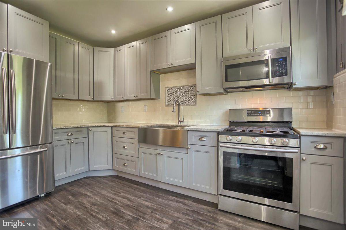 7362 Ryers Avenue Philadelphia, PA 19111 - Photo 13 of 41 Kitchen