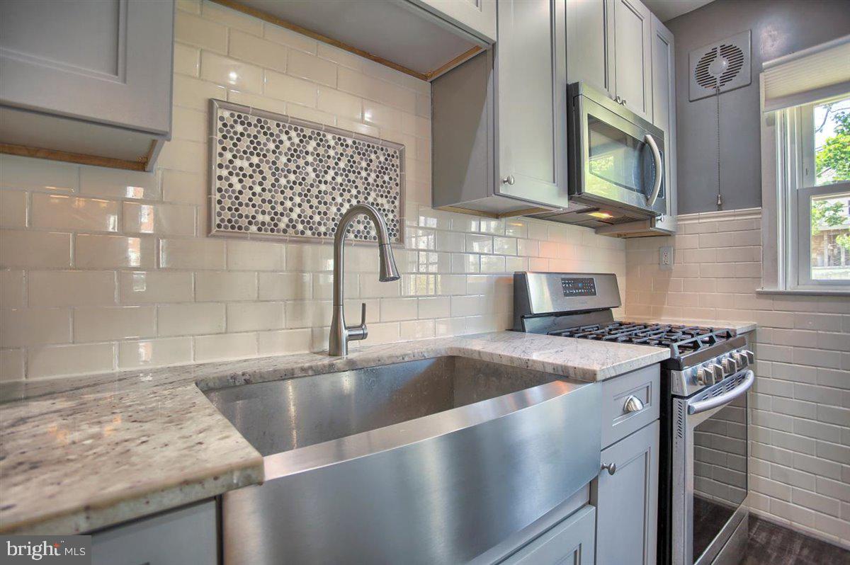 7362 Ryers Avenue Philadelphia, PA 19111 - Photo 15 of 41 Kitchen