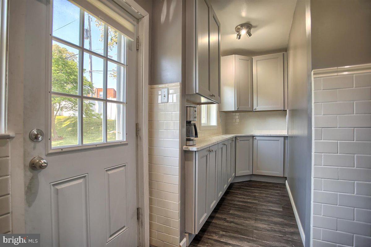 7362 Ryers Avenue Philadelphia, PA 19111 - Photo 16 of 41 Additional cabinet space