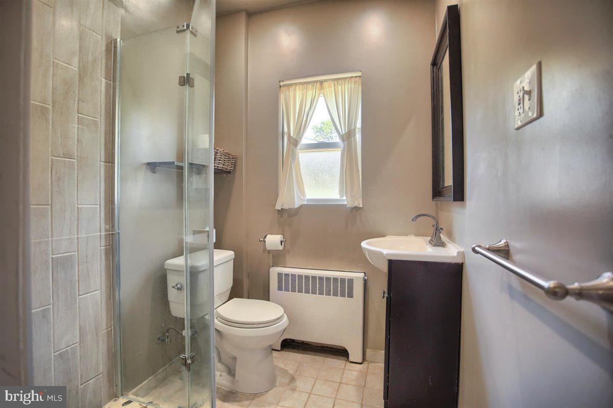 7362 Ryers Avenue Philadelphia, PA 19111 - Photo 19 of 41 First floor bathroom
