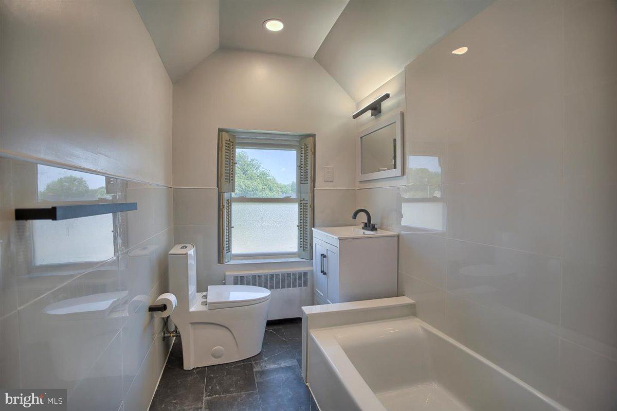7362 Ryers Avenue Philadelphia, PA 19111 - Photo 24 of 41 Upstairs bathroom