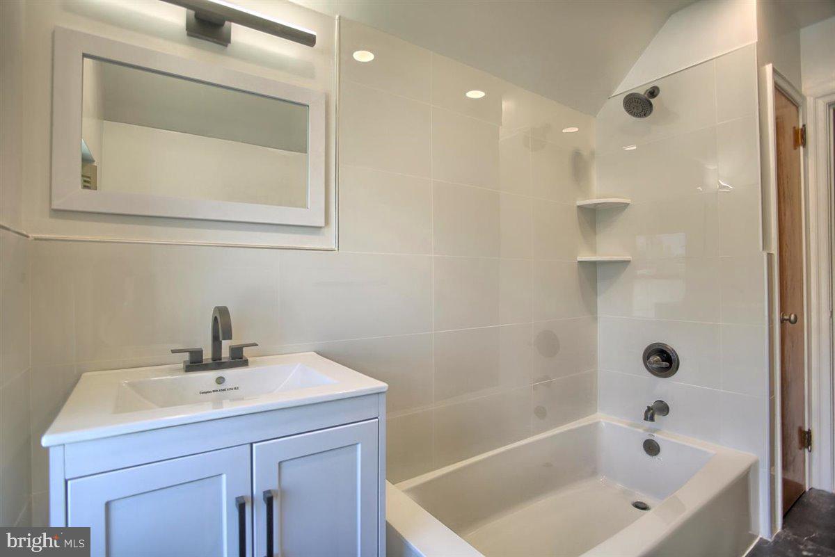 7362 Ryers Avenue Philadelphia, PA 19111 - Photo 25 of 41 Gallery Image 25