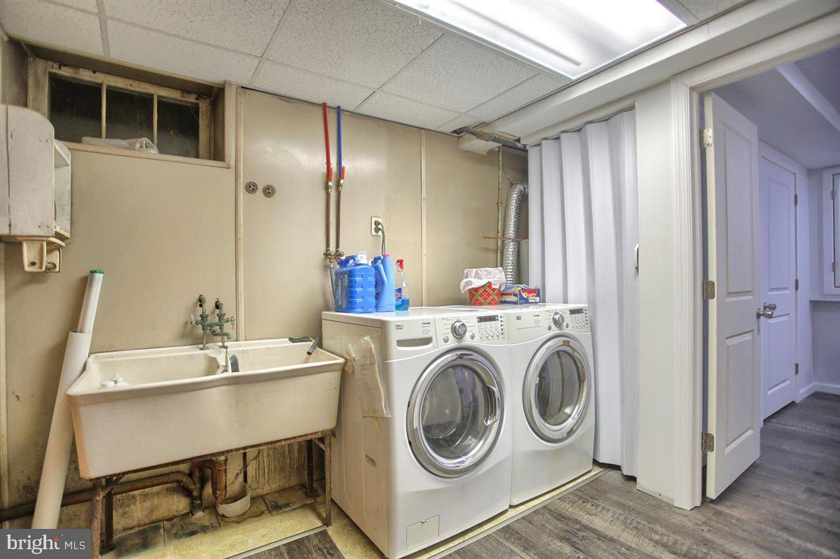 7362 Ryers Avenue Philadelphia, PA 19111 - Photo 35 of 41 Laundry room