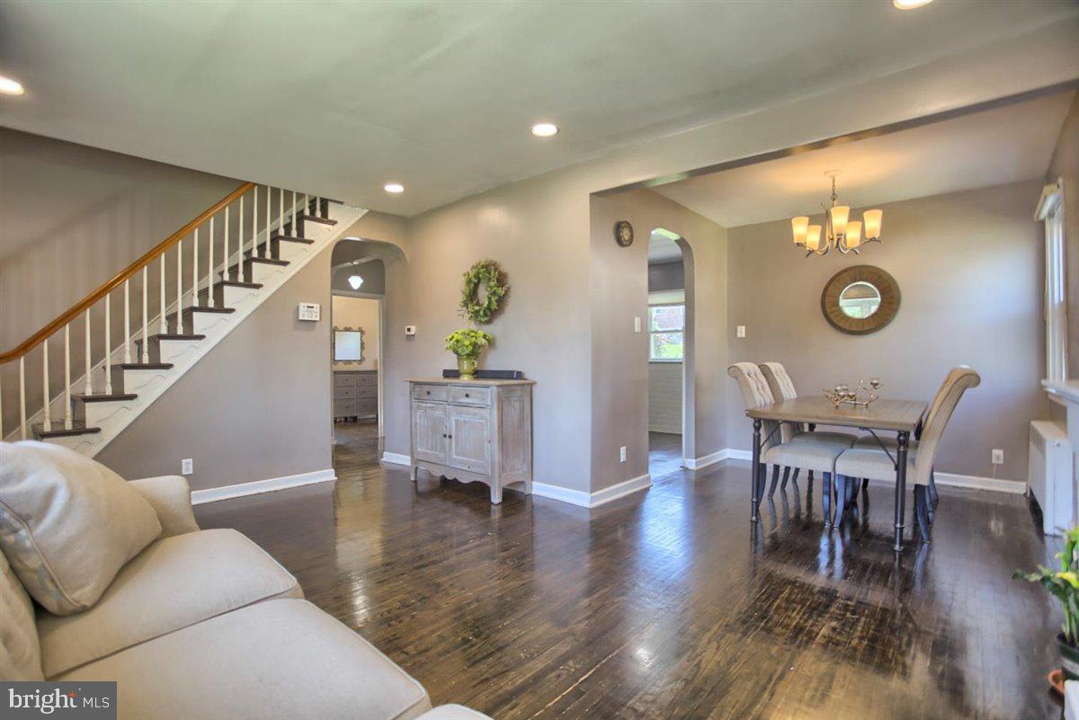 7362 Ryers Avenue Philadelphia, PA 19111 - Photo 9 of 41 Living room & dining area