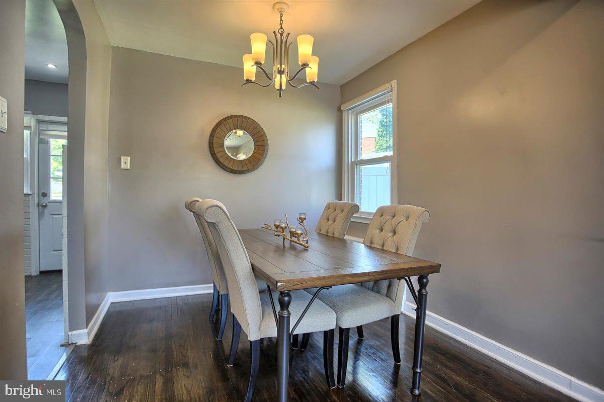7362 Ryers Avenue Philadelphia, PA 19111 - Photo 10 of 41 Dining area