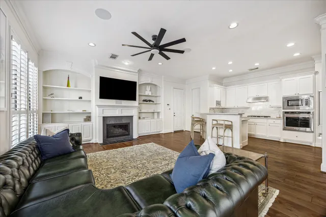 $885,000 | 518 South Park Grove, Houston, TX 77007