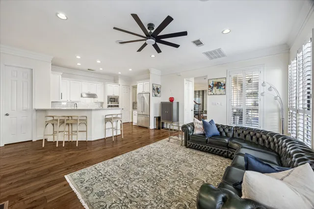 $885,000 | 518 South Park Grove, Houston, TX 77007