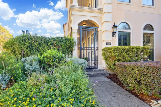 $885,000 | 518 South Park Grove, Houston, TX 77007