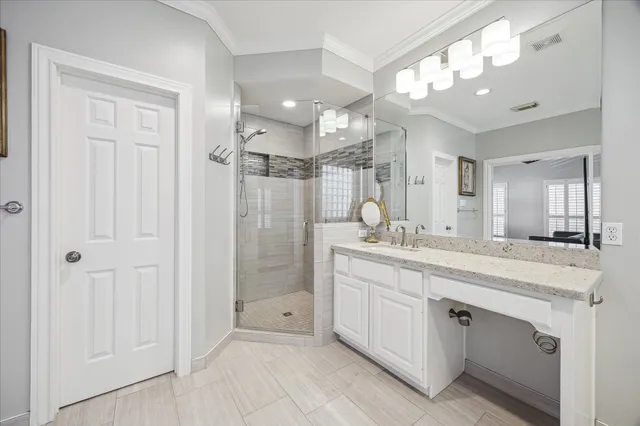 $885,000 | 518 South Park Grove, Houston, TX 77007