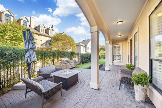 $885,000 | 518 South Park Grove, Houston, TX 77007