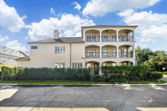 $885,000 | 518 South Park Grove, Houston, TX 77007